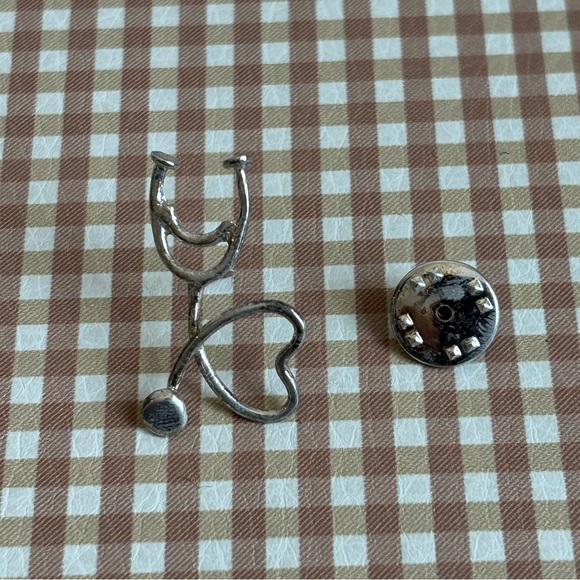Handmade metal pin heart stethoscope - Picture 1 of 10